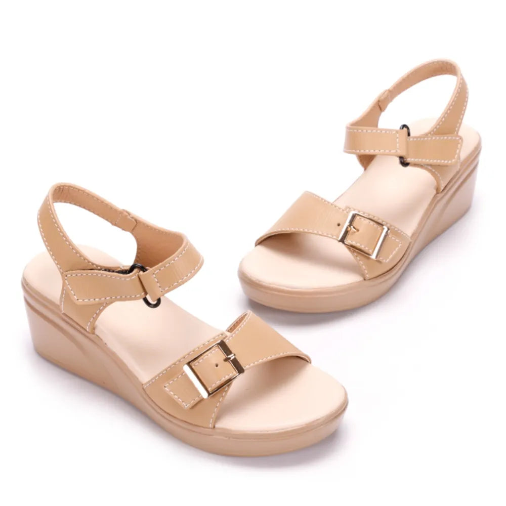 Damen Keilsandalette Verstellbare Klettverschlussriemen in genarbter Optik Beige