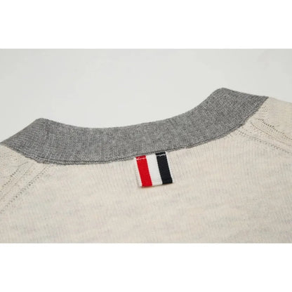 Cardigan V-Ausschnitt 4-Streifen Unisex aus Hochwertigem Woll-Mix in Cremeweiß-Grau